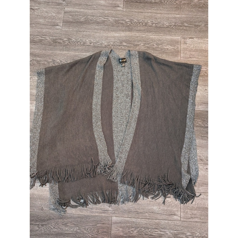 Step In Style Women L/XL Gray Silver Metallic Knit Fringe Open Front Poncho Wrap